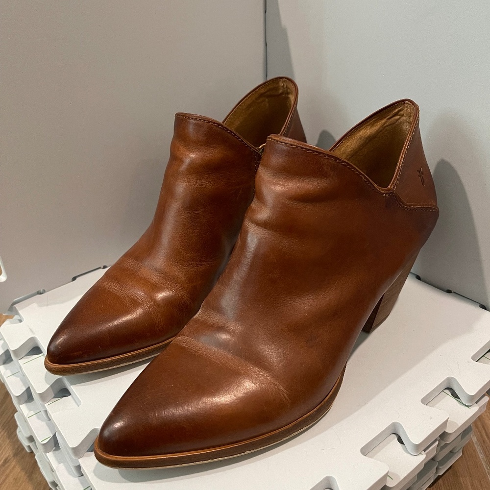 Frye Reed Ankle Boot size 9.5
